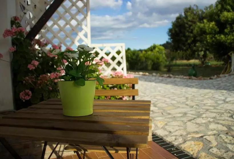 Hotelli Fontana La Pietra