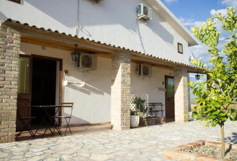 בית מלון כפרי Fontana La Pietra