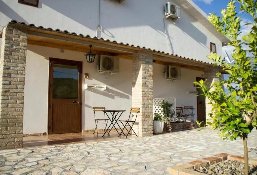 בית מלון כפרי Fontana La Pietra