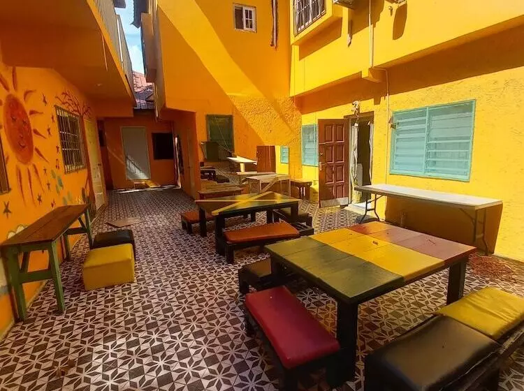 پانسیون Labrish Guest House