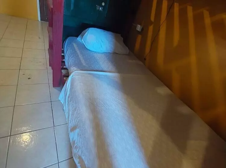 پانسیون Labrish Guest House