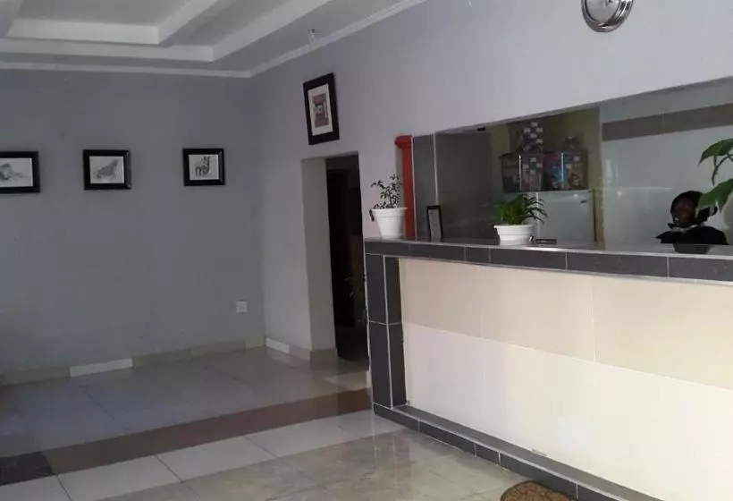 ペンション Monarchy Guest House