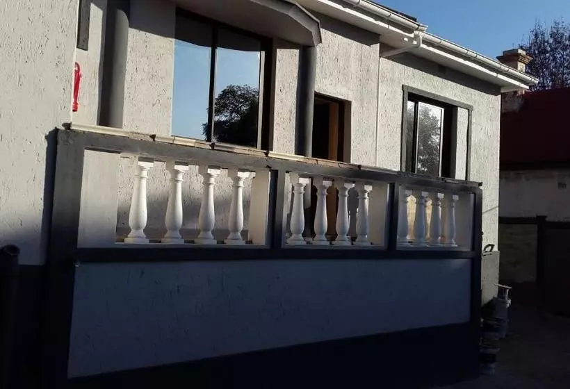 ペンション Monarchy Guest House