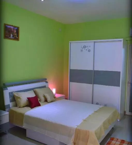 پانسیون Niv Villa