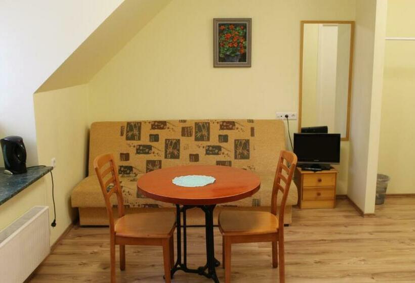 پانسیون Edgari Guesthouse