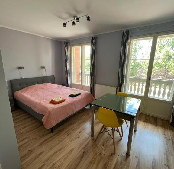 پانسیون Edgari Guesthouse