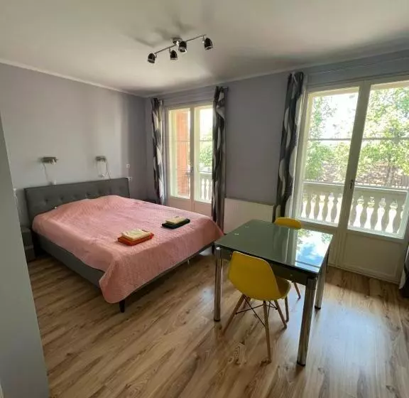 پانسیون Edgari Guesthouse
