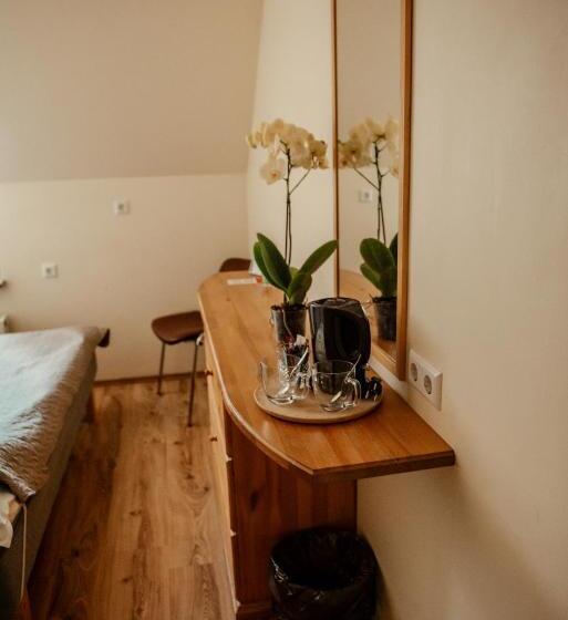 پانسیون Edgari Guesthouse