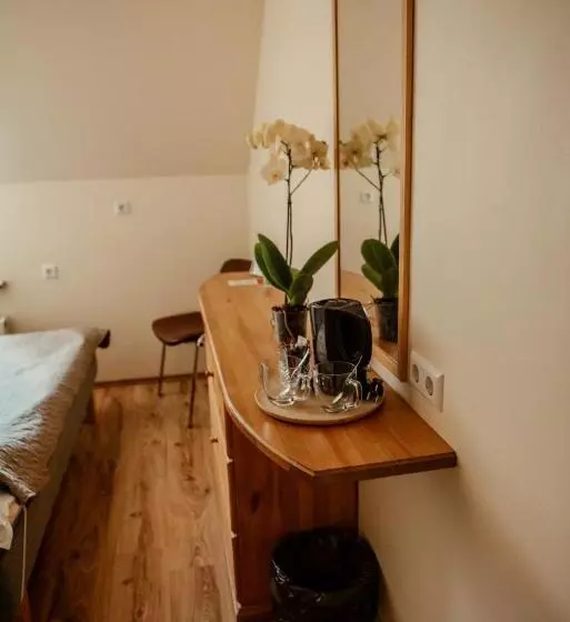 پانسیون Edgari Guesthouse