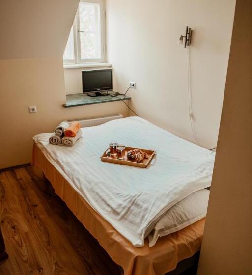 پانسیون Edgari Guesthouse