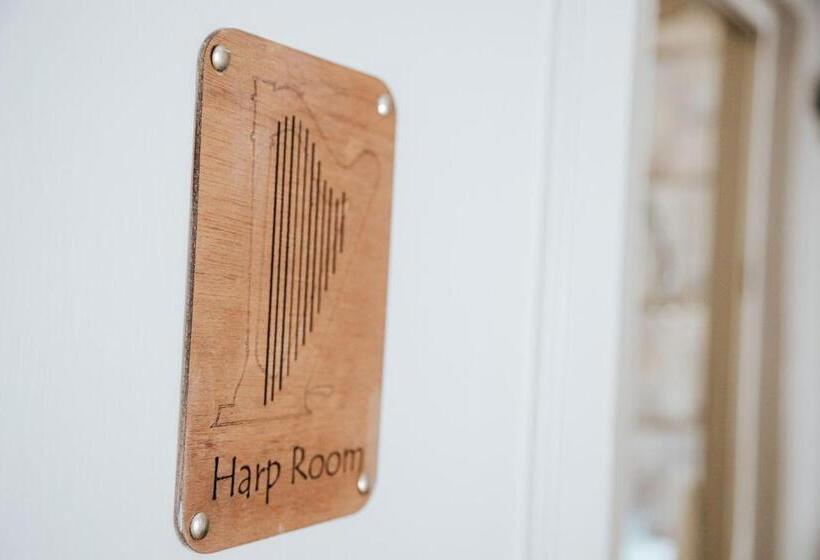 פנסיון The Symphony Guest House