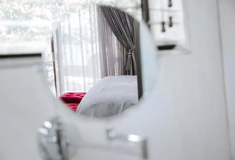 ペンション The Symphony Guest House