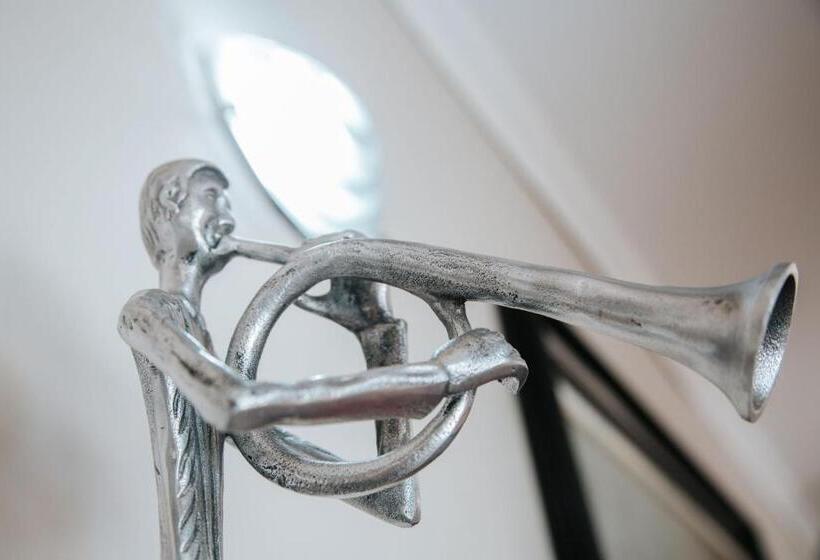 פנסיון The Symphony Guest House