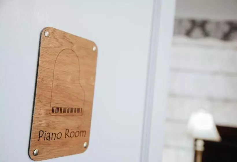 ペンション The Symphony Guest House