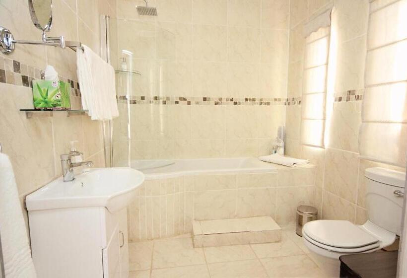 פנסיון The Symphony Guest House