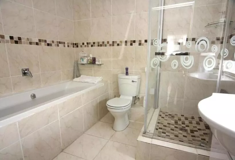 ペンション The Symphony Guest House