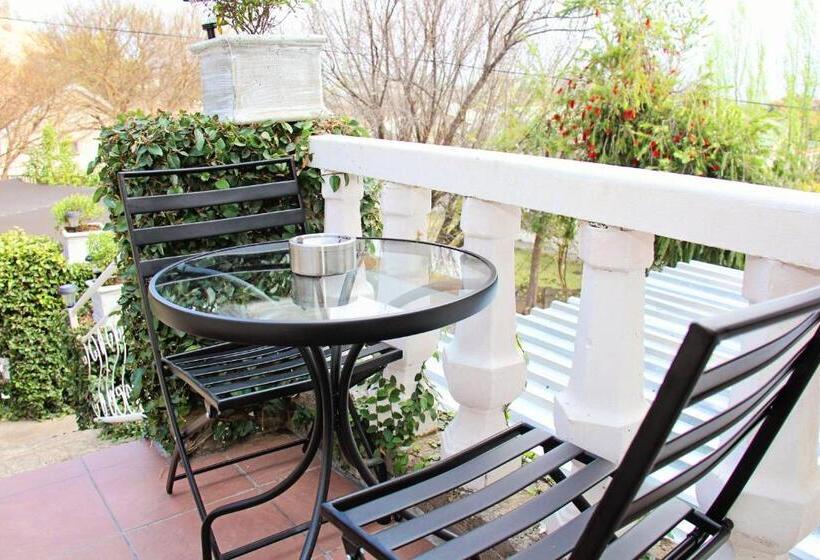 פנסיון The Symphony Guest House