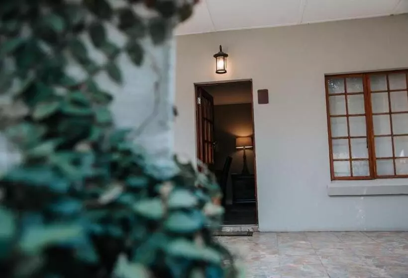 ペンション The Symphony Guest House