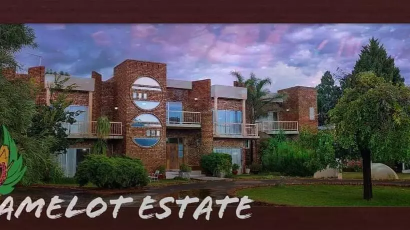 ペンション Camelot Estate Lodging