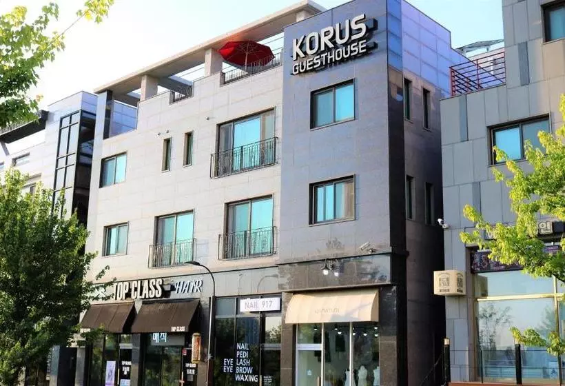 پانسیون Korus Guesthouse