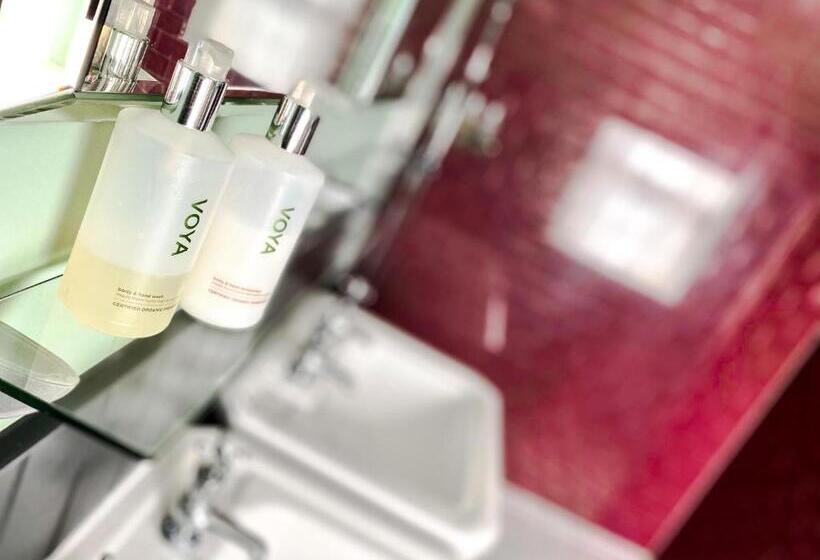 فندق Helen Browning's Royal Oak