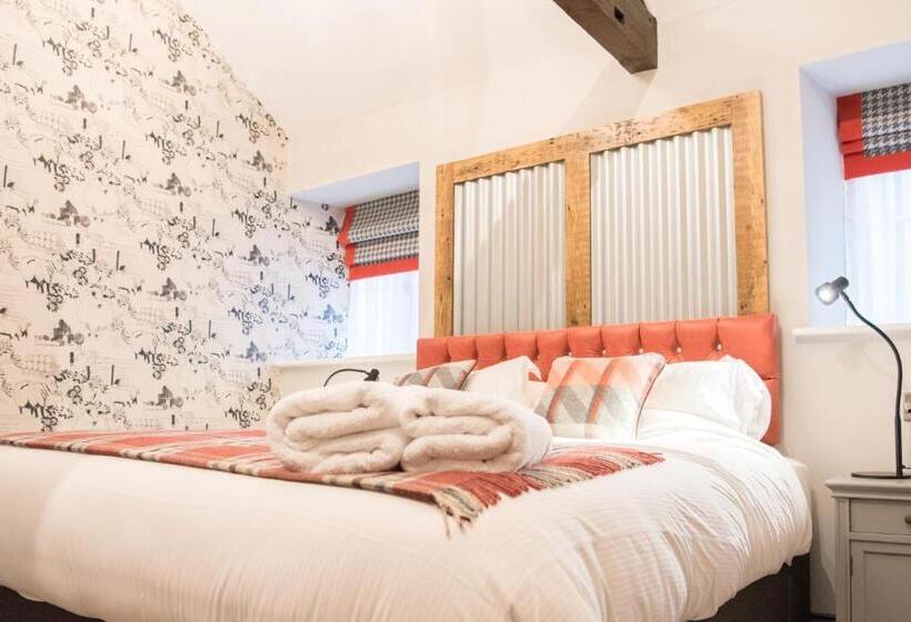 فندق Helen Browning's Royal Oak