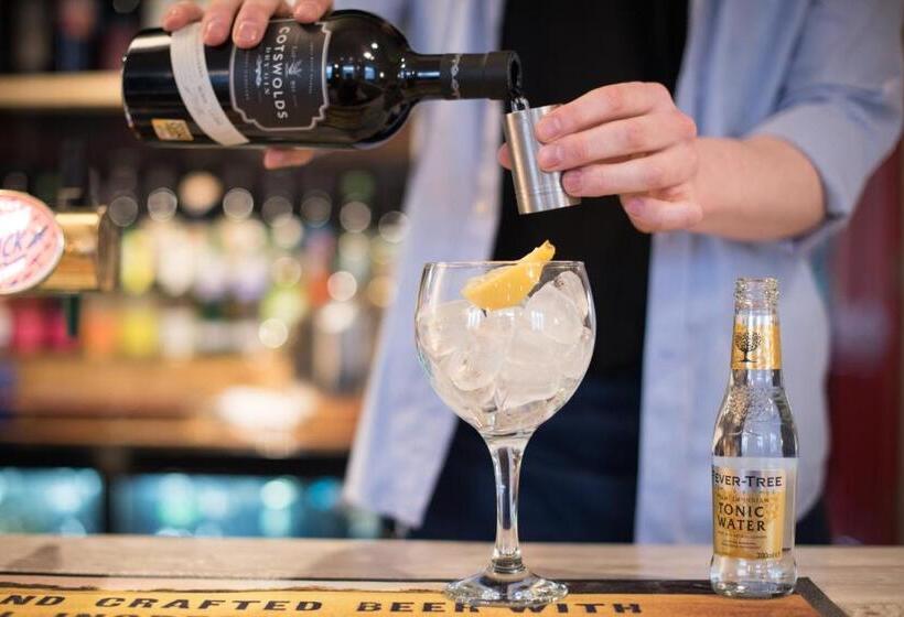 فندق Helen Browning's Royal Oak