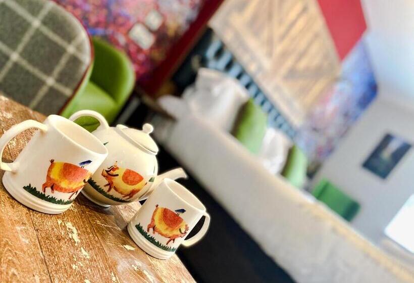 فندق Helen Browning's Royal Oak