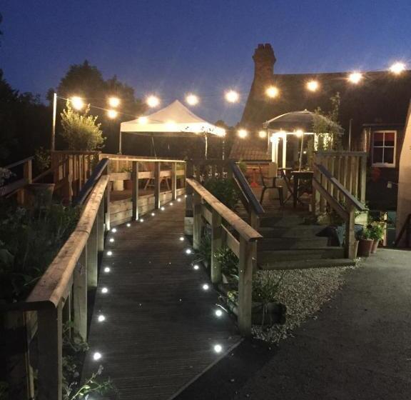 فندق Helen Browning's Royal Oak