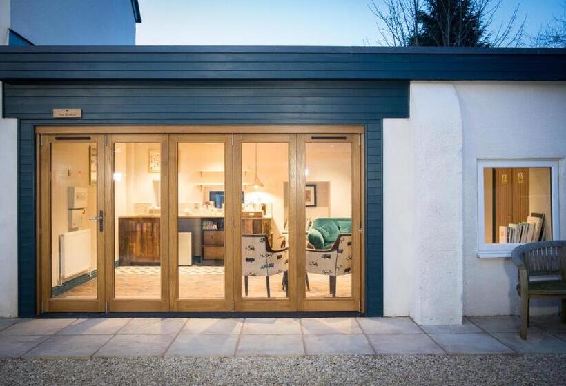 فندق Helen Browning's Royal Oak