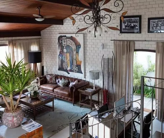 Majatalo Camboinhas Pousada Casa Das Janelas Azuis