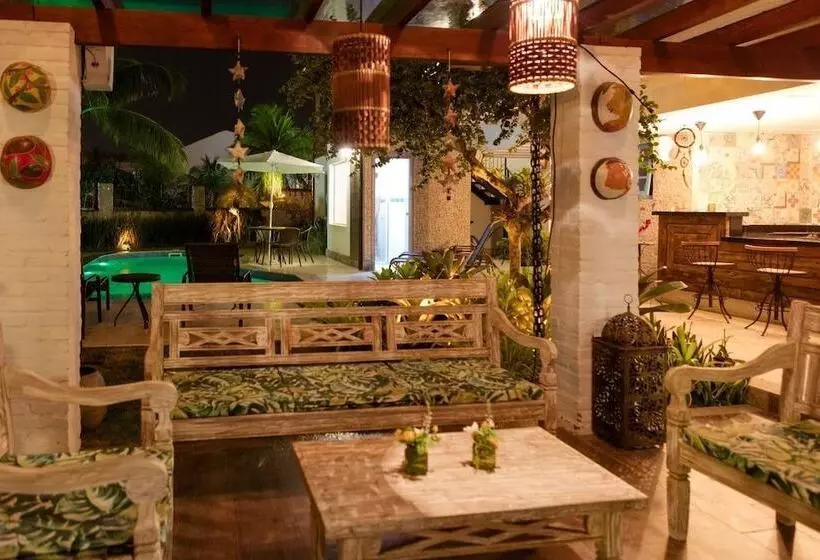 Majatalo Camboinhas Pousada Casa Das Janelas Azuis