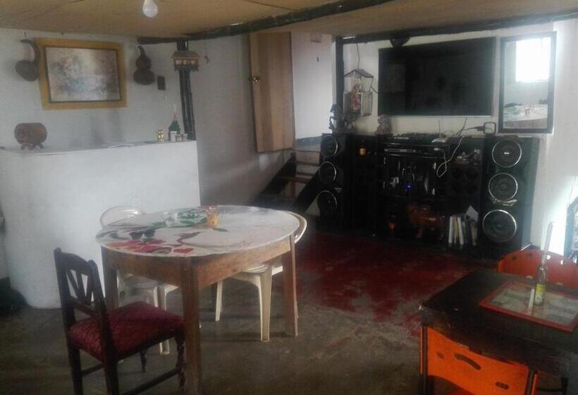 فندق صغير Hostal Música Y Arte