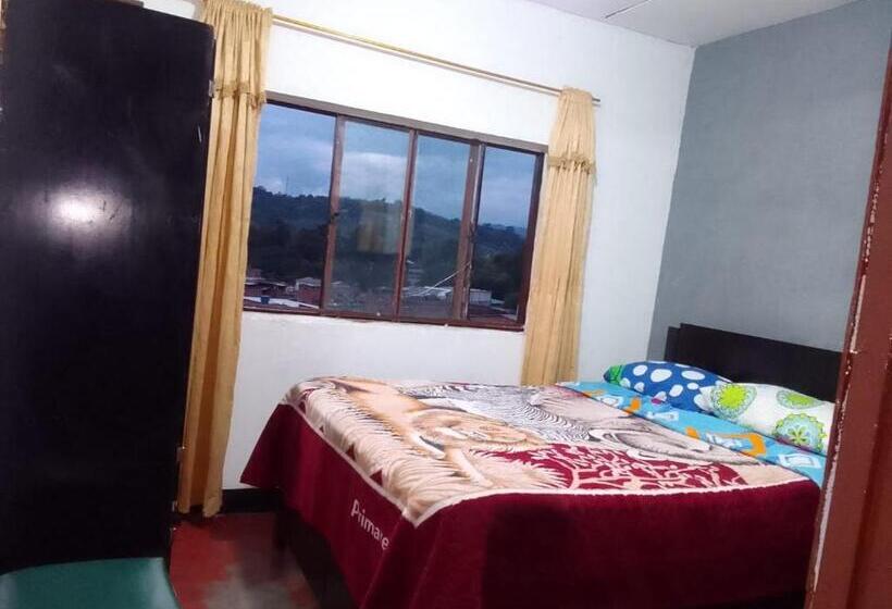 فندق صغير Hostal Música Y Arte