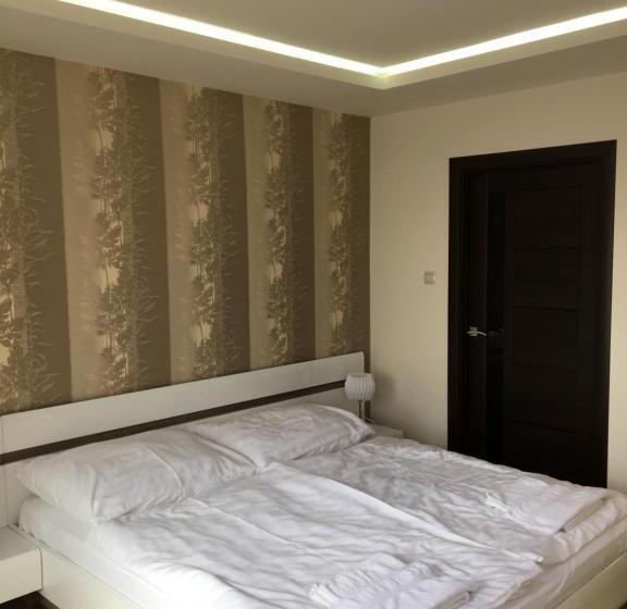 住宿加早餐  Kristály Apartmanok