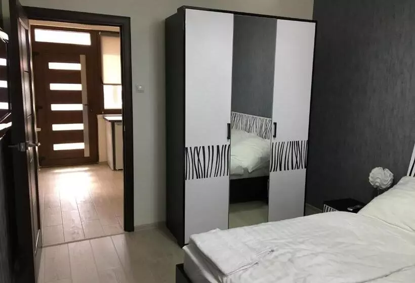 Aamiaismajoitus (B&B) Kristály Apartmanok