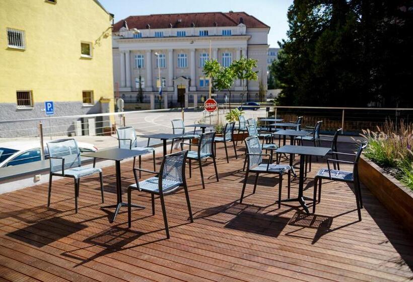 بنسيون Penzión V Inom Svete