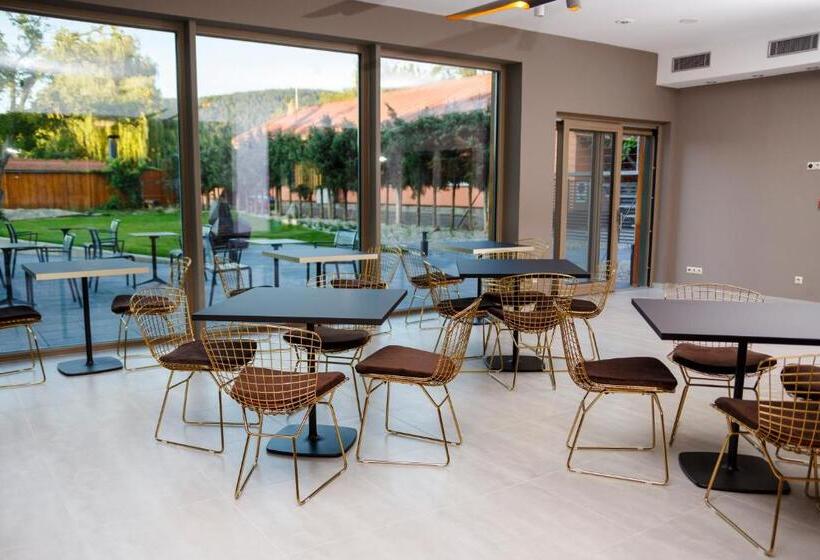 بنسيون Penzión V Inom Svete