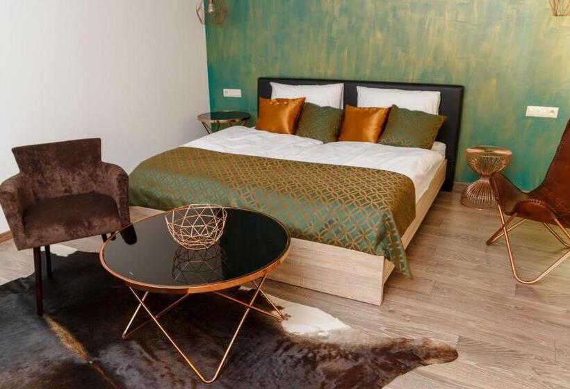 بنسيون Penzión V Inom Svete