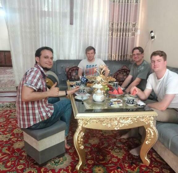 تختخواب و صبحانه Khan