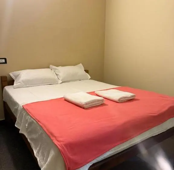 هتل Omisha Beach Stay   Just A 2 Minute Walk To The Beach