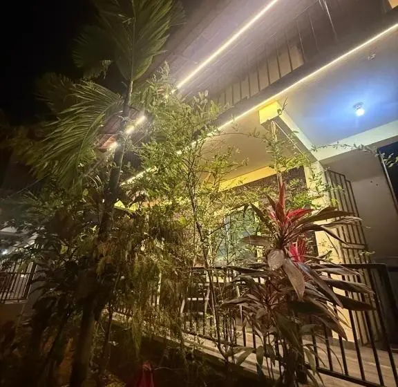 هتل Omisha Beach Stay   Just A 2 Minute Walk To The Beach