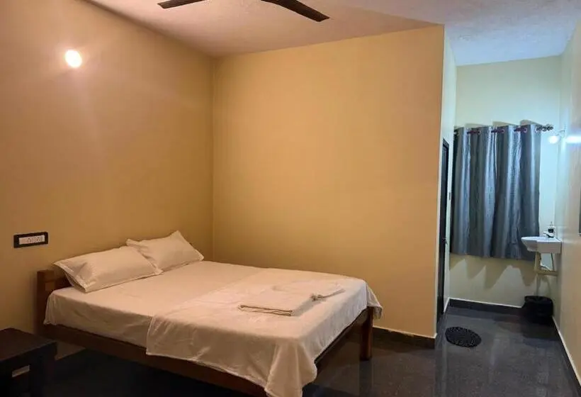 هتل Omisha Beach Stay   Just A 2 Minute Walk To The Beach