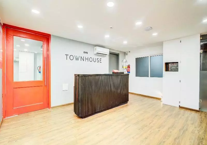 ホテル Oyo Townhouse 104 Koramangala Maharaja Signal