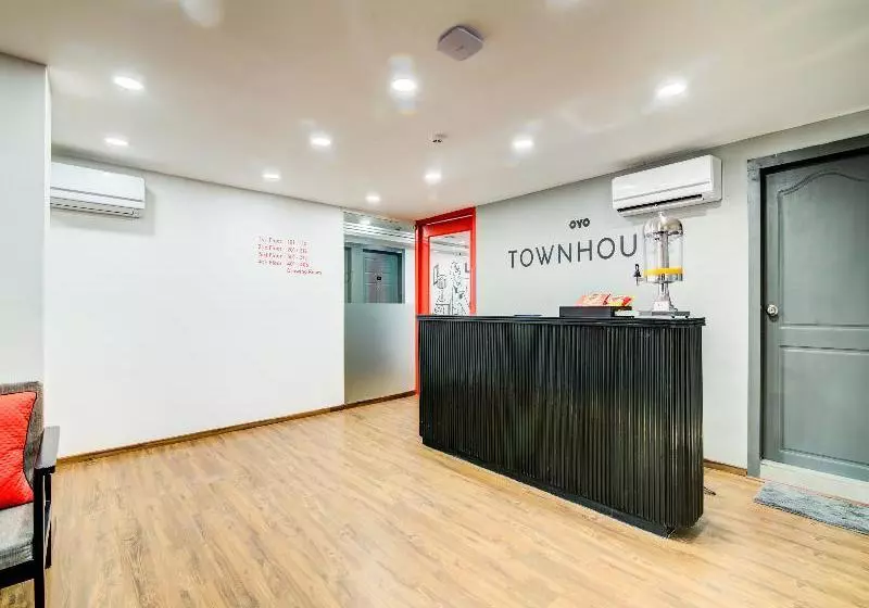 ホテル Oyo Townhouse 104 Koramangala Maharaja Signal