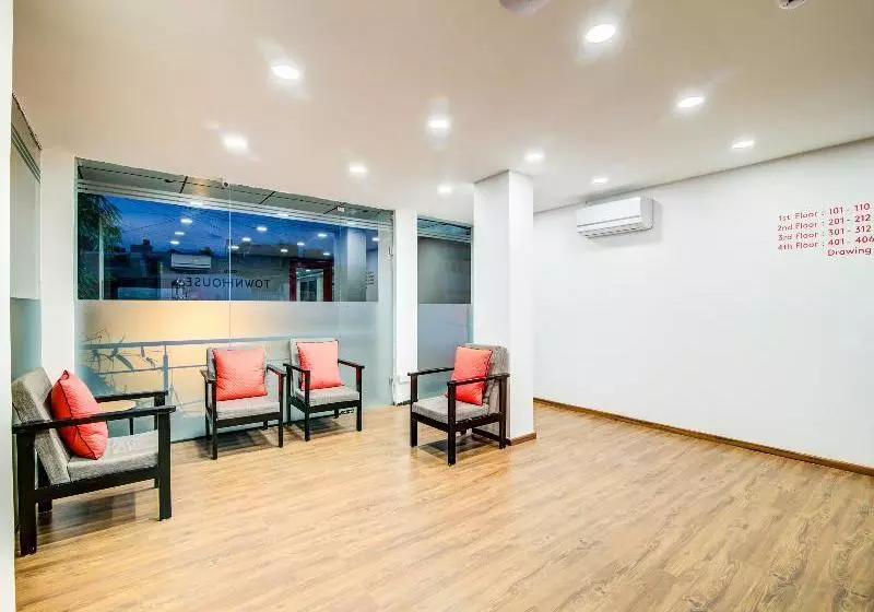 ホテル Oyo Townhouse 104 Koramangala Maharaja Signal