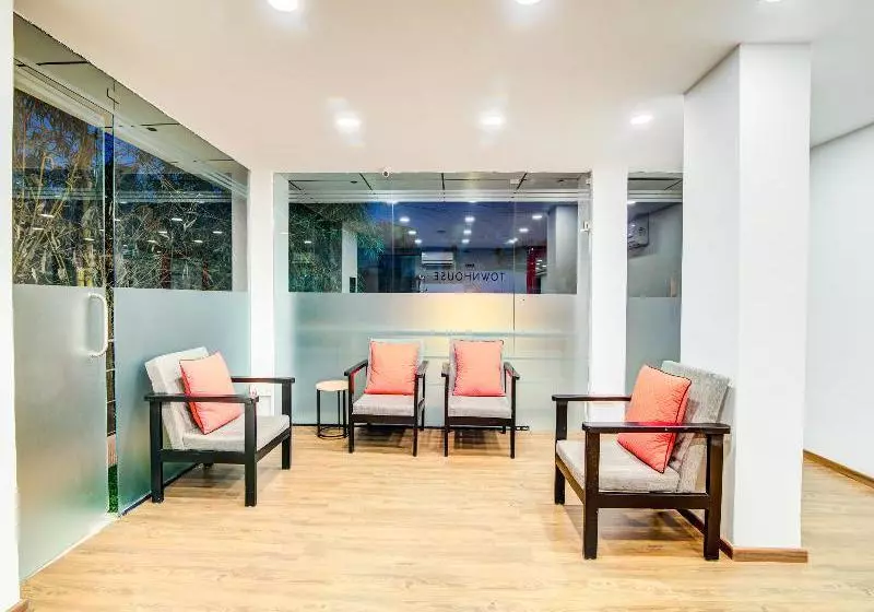 ホテル Oyo Townhouse 104 Koramangala Maharaja Signal