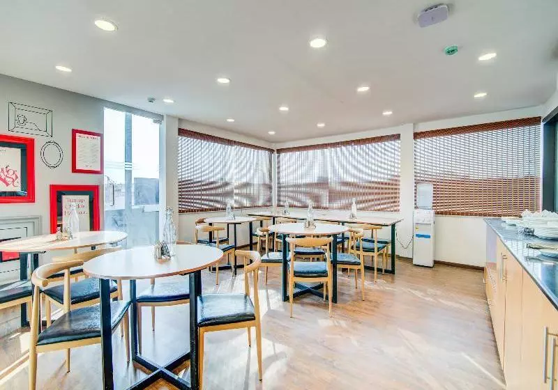 ホテル Oyo Townhouse 104 Koramangala Maharaja Signal