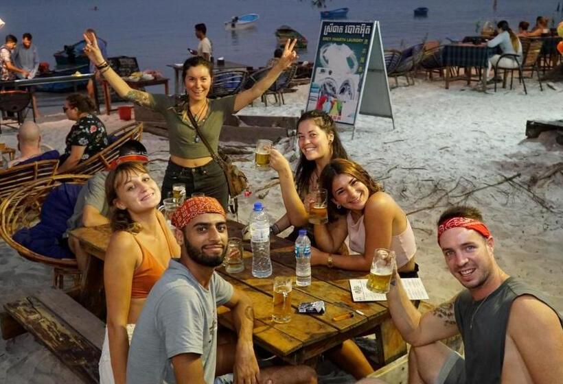 הוסטל The Big Easy Koh Rong Samloem