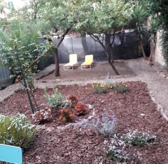 تختخواب و صبحانه Paradise Inn